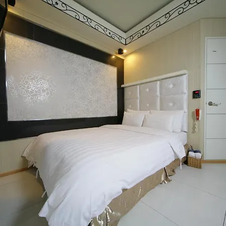 Hit Hotel